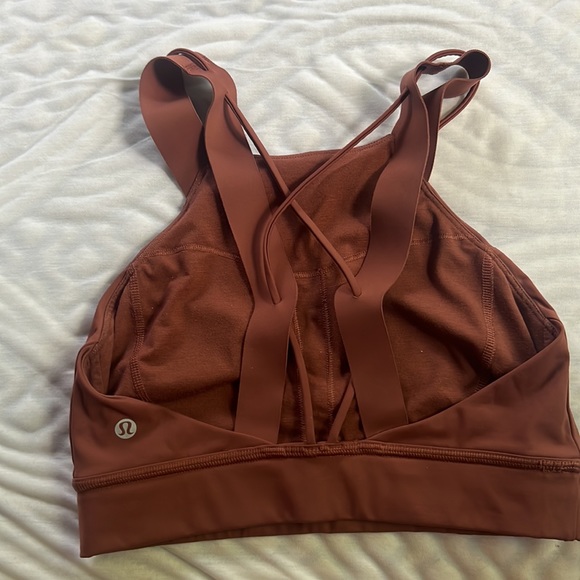 Spurts bras LuLu Lemon. - Picture 2 of 4